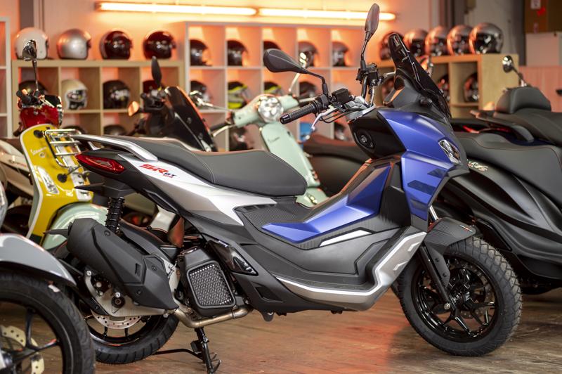 Aprilia SR GT 125 blau schwarz