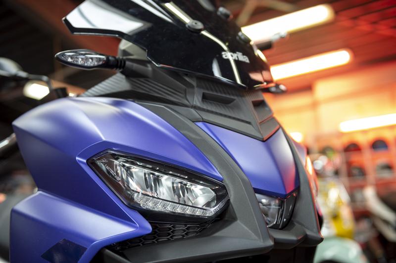 Aprilia SR GT 125 blau schwarz