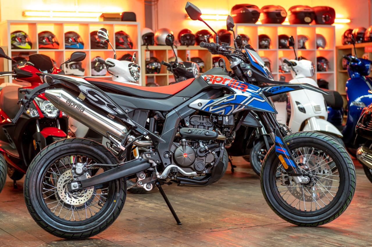 Aprilia SX 125 silber blau