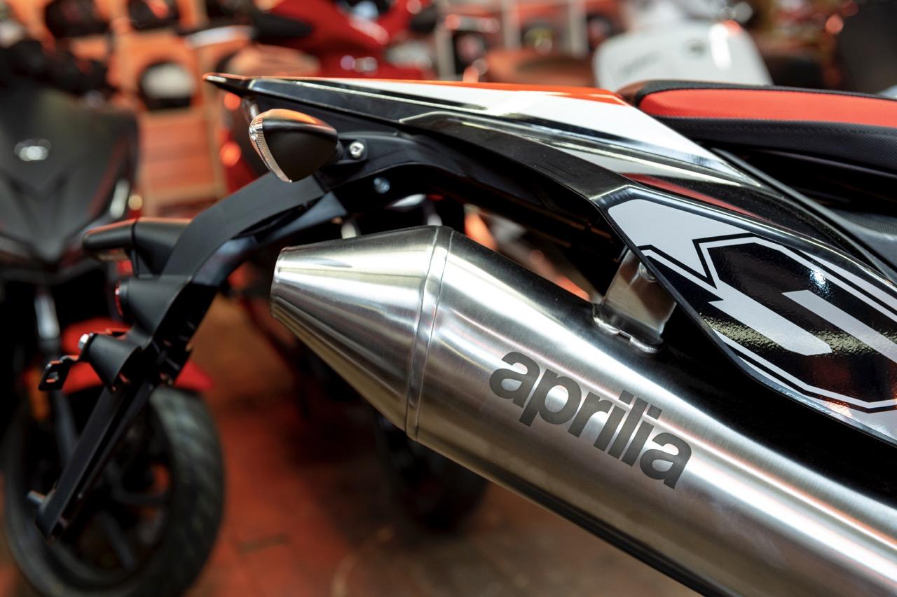 Aprilia SX 125 silber blau