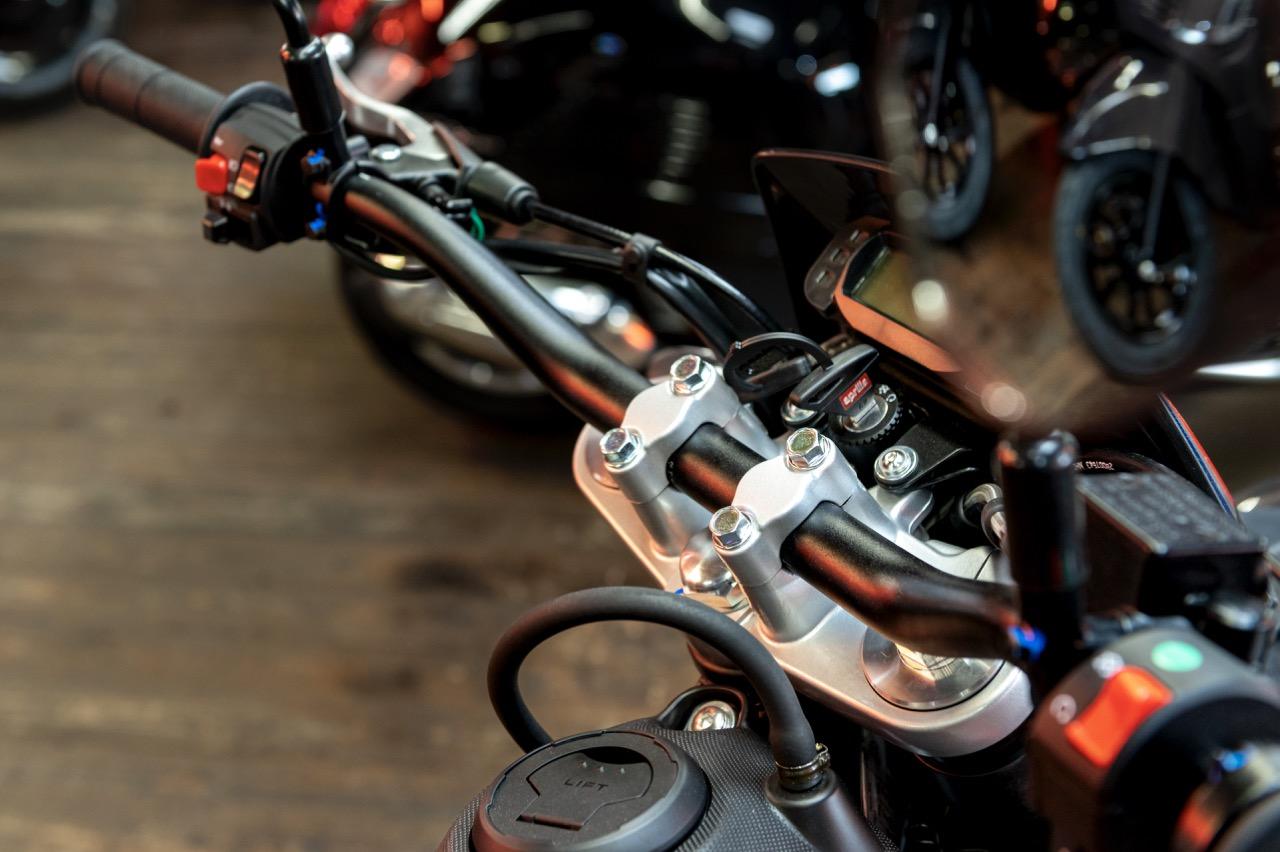 Aprilia SX 125 silber blau