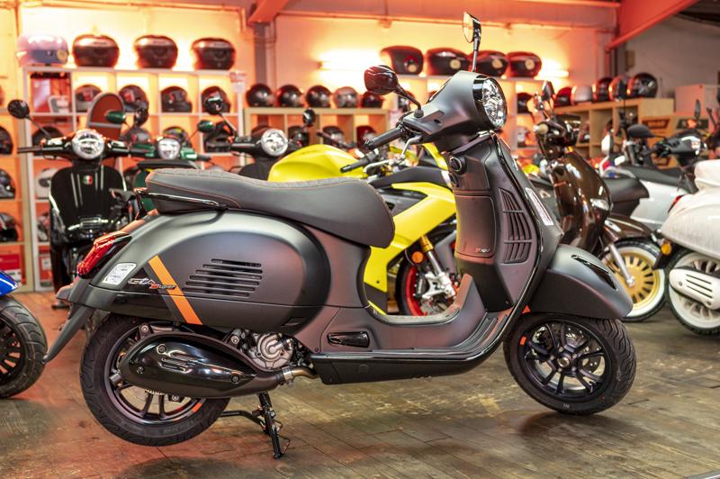 Vespa New GTS 125 Super Sport schwarz convito matt