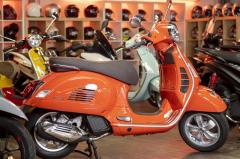 Vespa GTS 300 orange