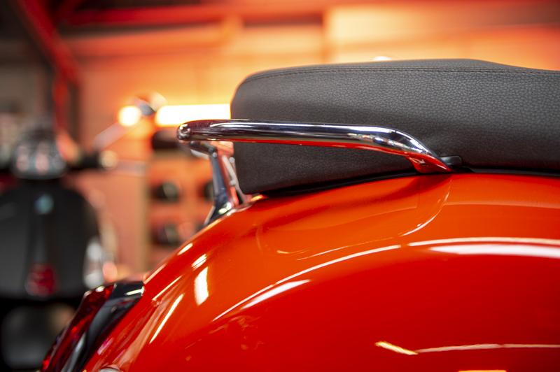 Vespa GTS 300 orange