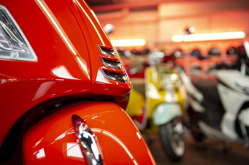 Vespa GTS 300 orange