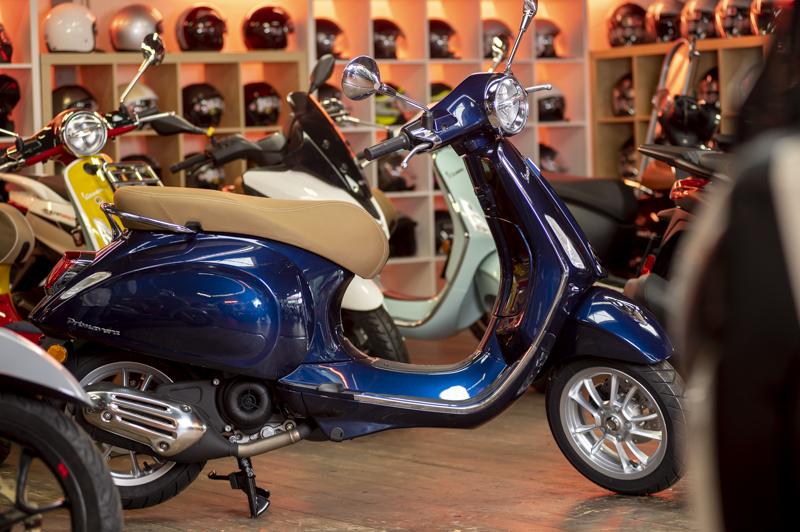 Vespa Primavera 125 blau