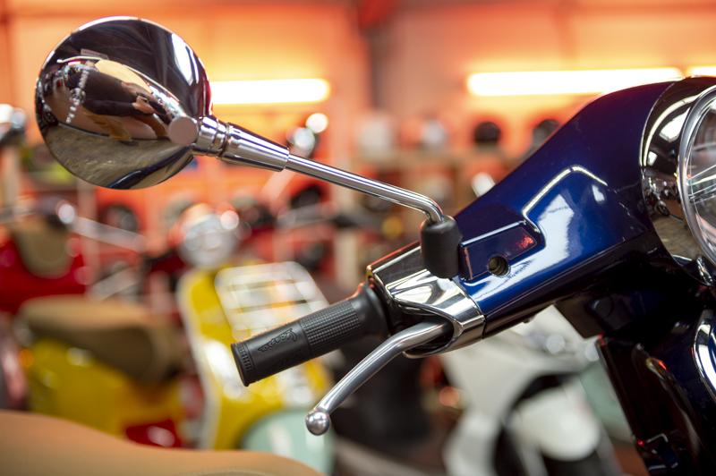 Vespa Primavera 125 blau