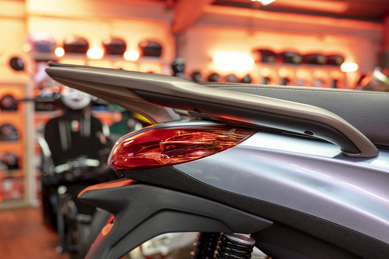 Coprigambe Scooter Compatibile Con Piaggio Medley 125 – Copertura Termica In Oxford 420D Con Pile E Tasca, Impermeabile E Antivento (Nero)